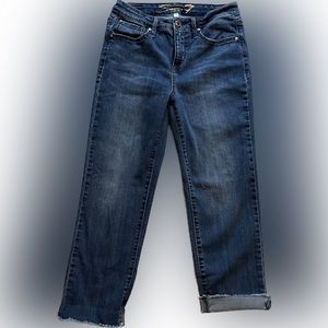 Like new SEVEN blue cropped jeans size 4